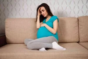 white discharge early pregnancy